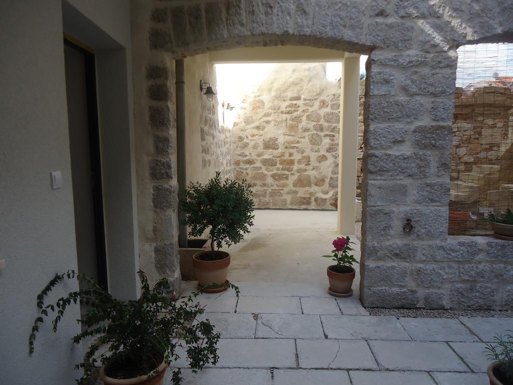 Apartment Milka With Sea View Tisno Exterior foto