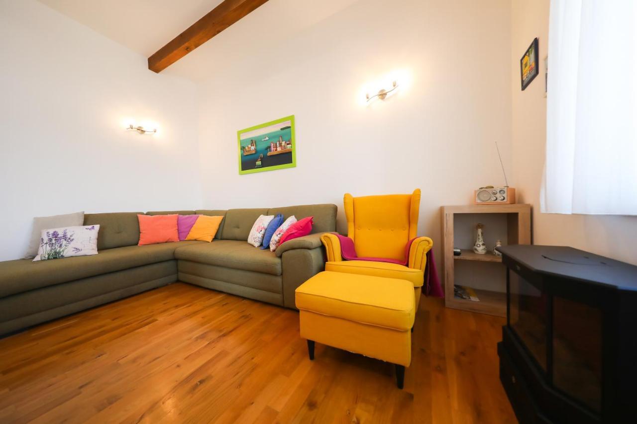 Apartment Milka With Sea View Tisno Exterior foto